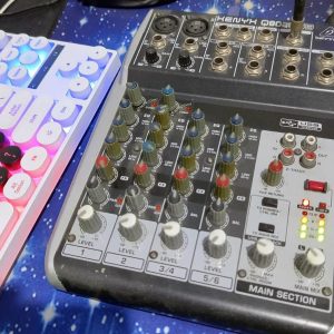 Mixer Audio Behringer Xenyx Q802 USB Bekas