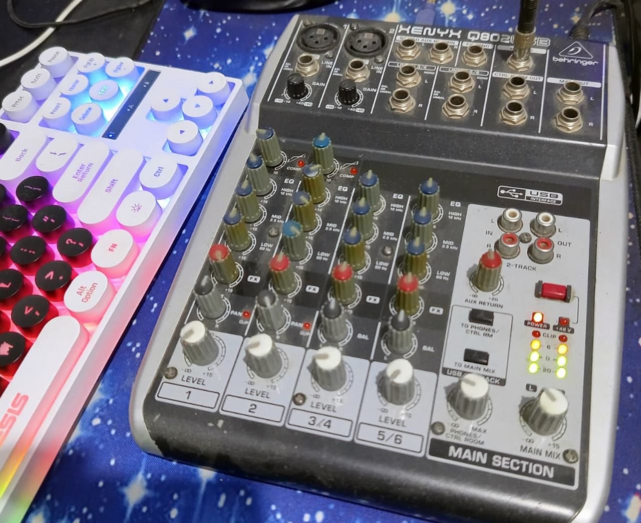Mixer Audio Behringer Xenyx Q802 USB Bekas